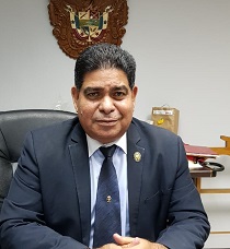 Dr. Arnold Muñoz