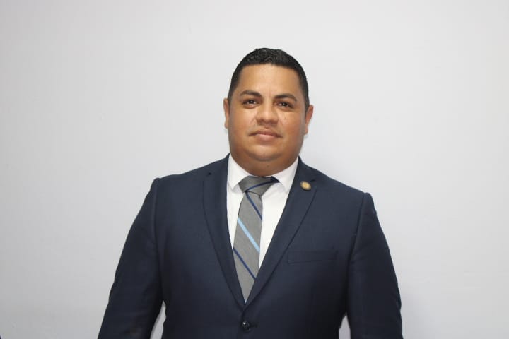 Lic. JOSÉ FLORES